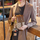 Mini Elegance 2023: Bolsa Versátil para Celular de Design Fashion